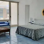 Selenia מלון 4*