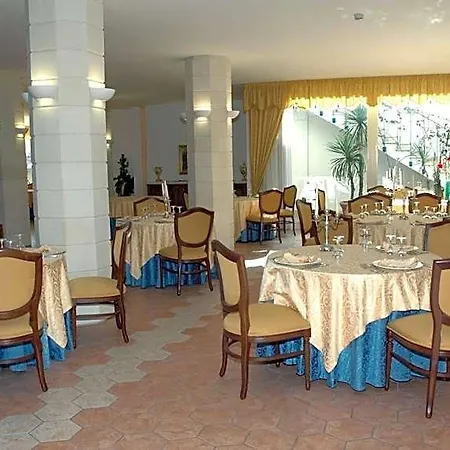 Hotel Selenia 4*