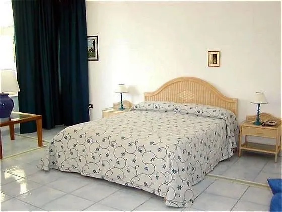 سيلينيا ريزيدنس Castro (Lecce)